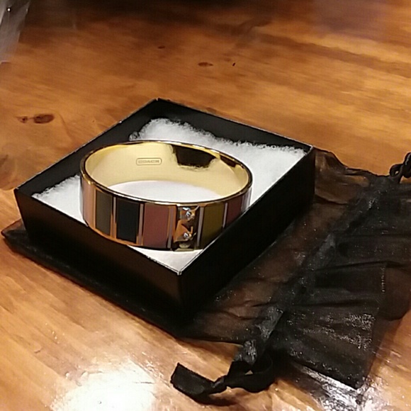 Braclett - Picture 1 of 4